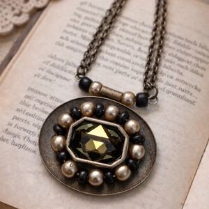Elegant Gold and Black Pendant Necklace